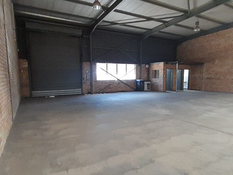High-Exposure Industrial Unit in Grand Central Park, Midrand - Photo 9