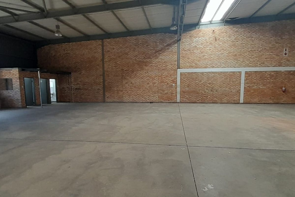 High-Exposure Industrial Unit in Grand Central Park, Midrand - Photo 4