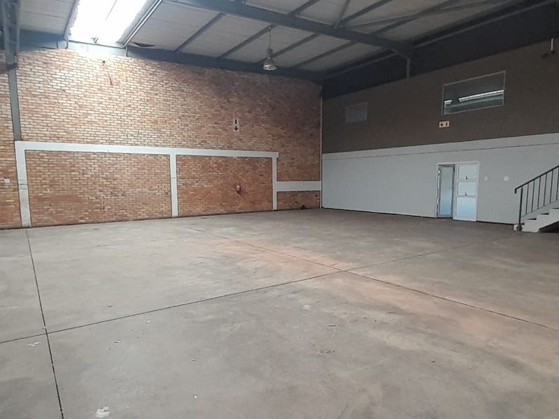 High-Exposure Industrial Unit in Grand Central Park, Midrand - Photo 2