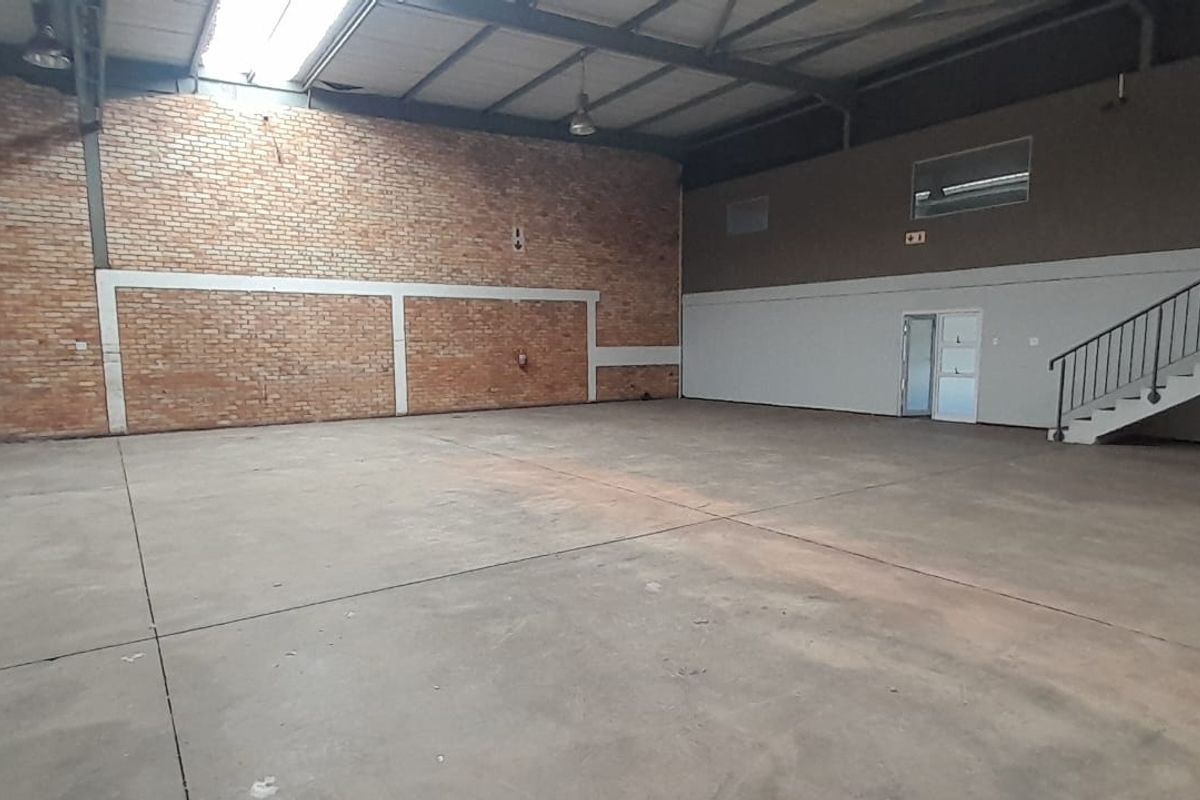 High-Exposure Industrial Unit in Grand Central Park, Midrand - Photo 2