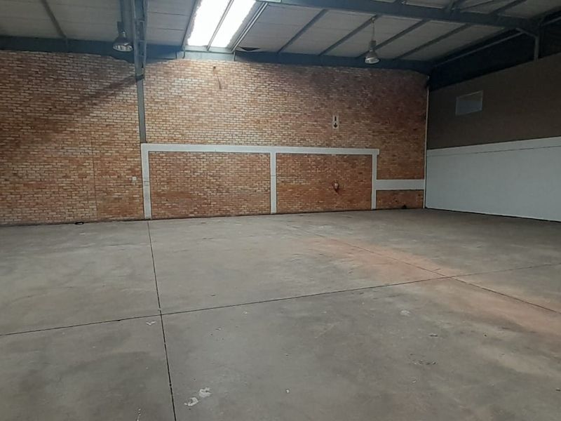 High-Exposure Industrial Unit in Grand Central Park, Midrand - Photo 3