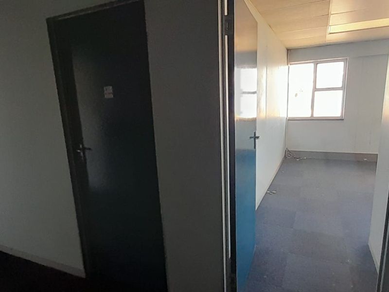 Office and Warehouse Space in a Strategic Midrand Position - Photo 8