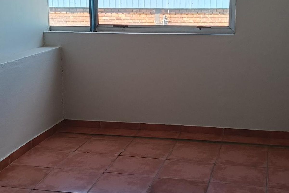 Warehouse with big offices to let - Photo 5