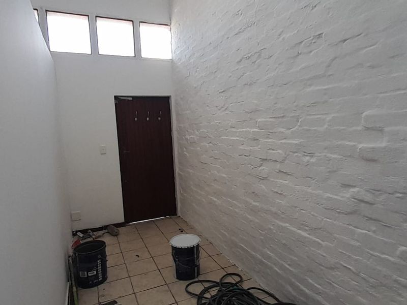 Fresh White Box Warehouse Space Ready for Your Operation in Kyalami - Photo 6
