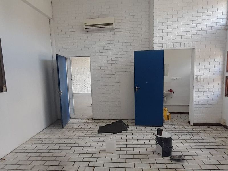 Fresh White Box Warehouse Space Ready for Your Operation in Kyalami - Photo 3