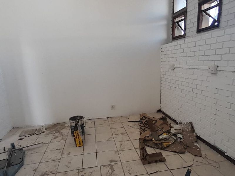 Fresh White Box Warehouse Space Ready for Your Operation in Kyalami - Photo 4