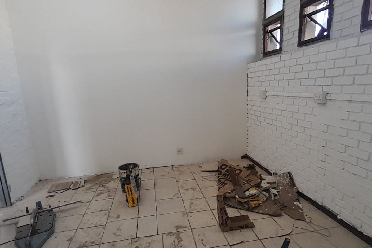 Fresh White Box Warehouse Space Ready for Your Operation in Kyalami - Photo 4