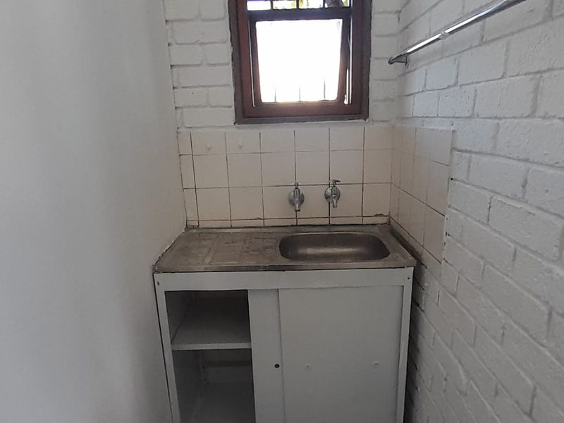Fresh White Box Warehouse Space Ready for Your Operation in Kyalami - Photo 5