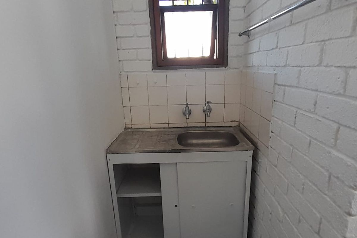 Fresh White Box Warehouse Space Ready for Your Operation in Kyalami - Photo 5