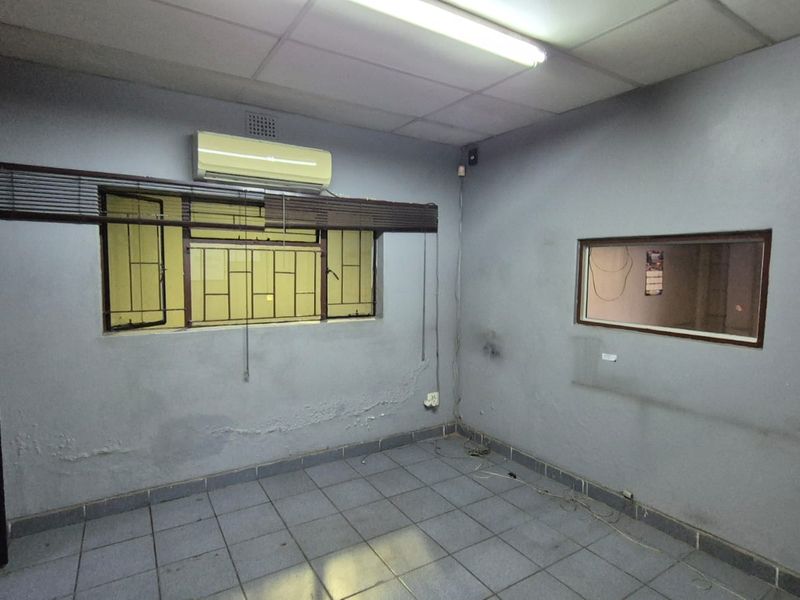 Power-Packed 1,015m2 Freehold Warehouse, Ready for Immediate Occupation, Silverton - Photo 4