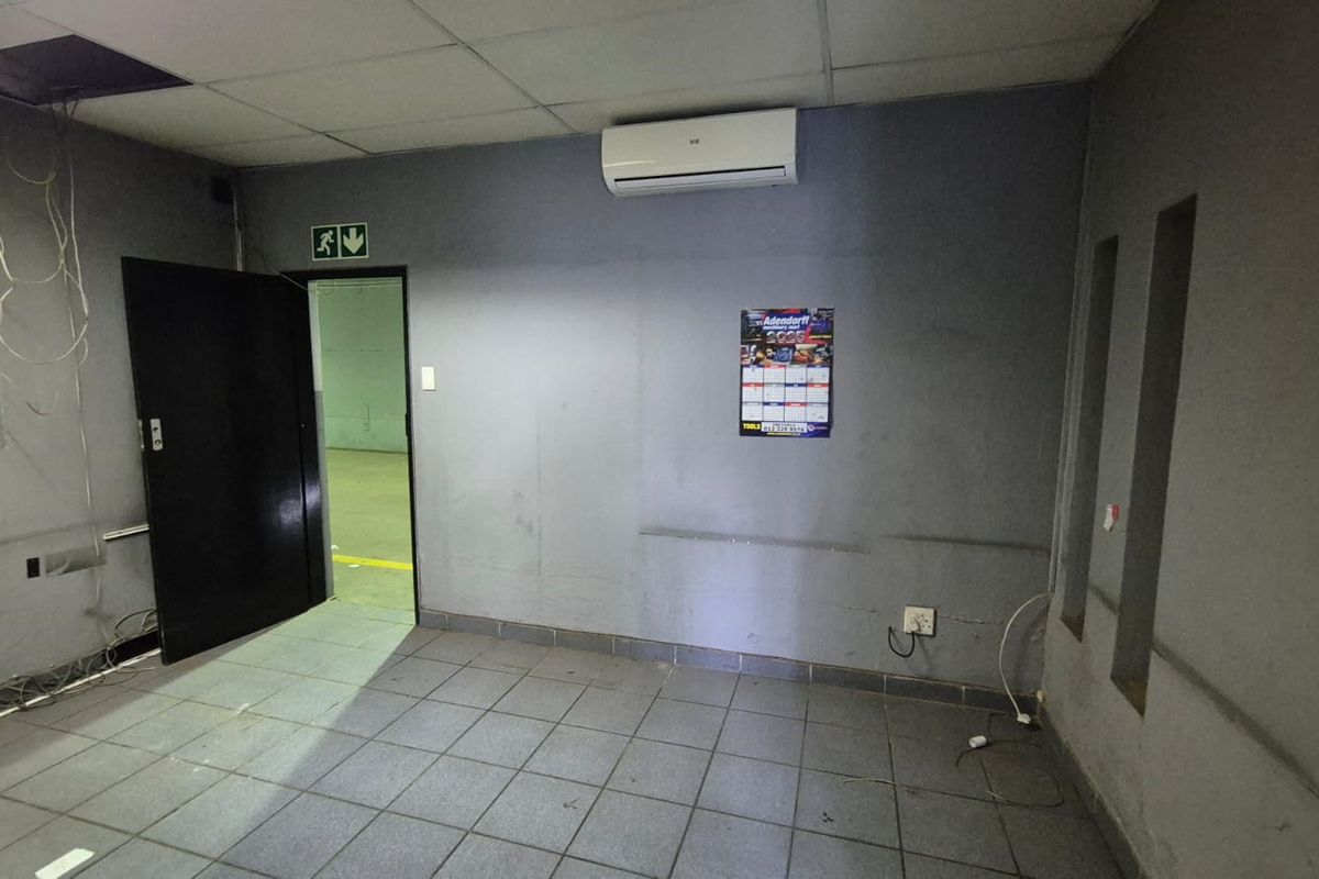 Power-Packed 1,015m2 Freehold Warehouse, Ready for Immediate Occupation, Silverton - Photo 3