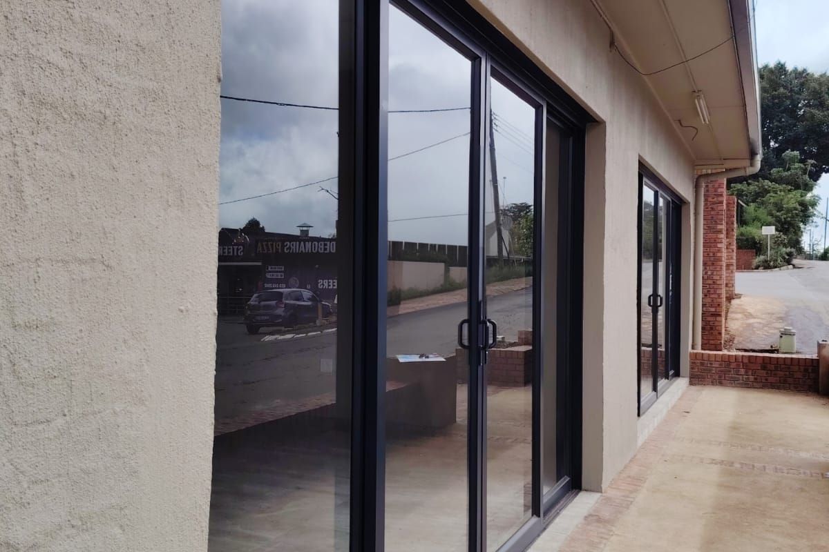 Affordable Turnkey Retail/Office Space in High Traffic Centre - Photo 2
