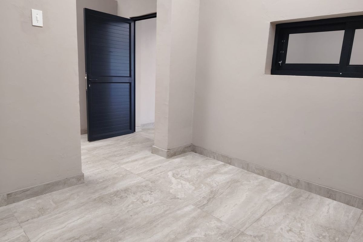 Affordable Turnkey Retail/Office Space in High Traffic Centre - Photo 4