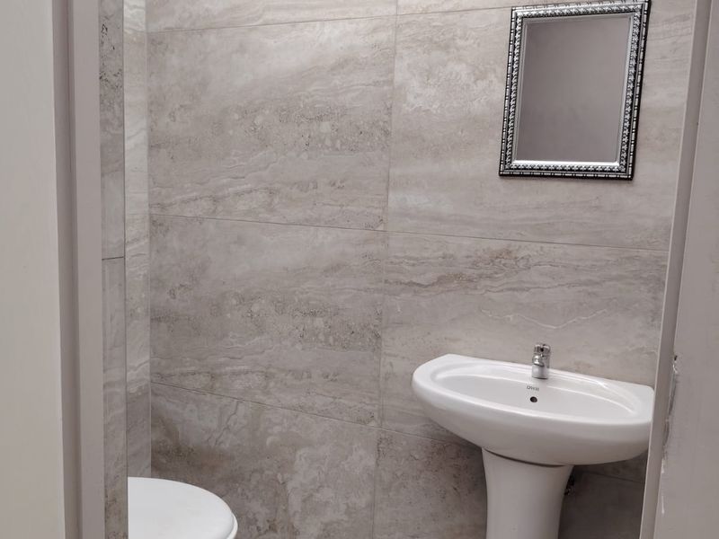 Affordable Turnkey Retail/Office Space in High Traffic Centre - Photo 7