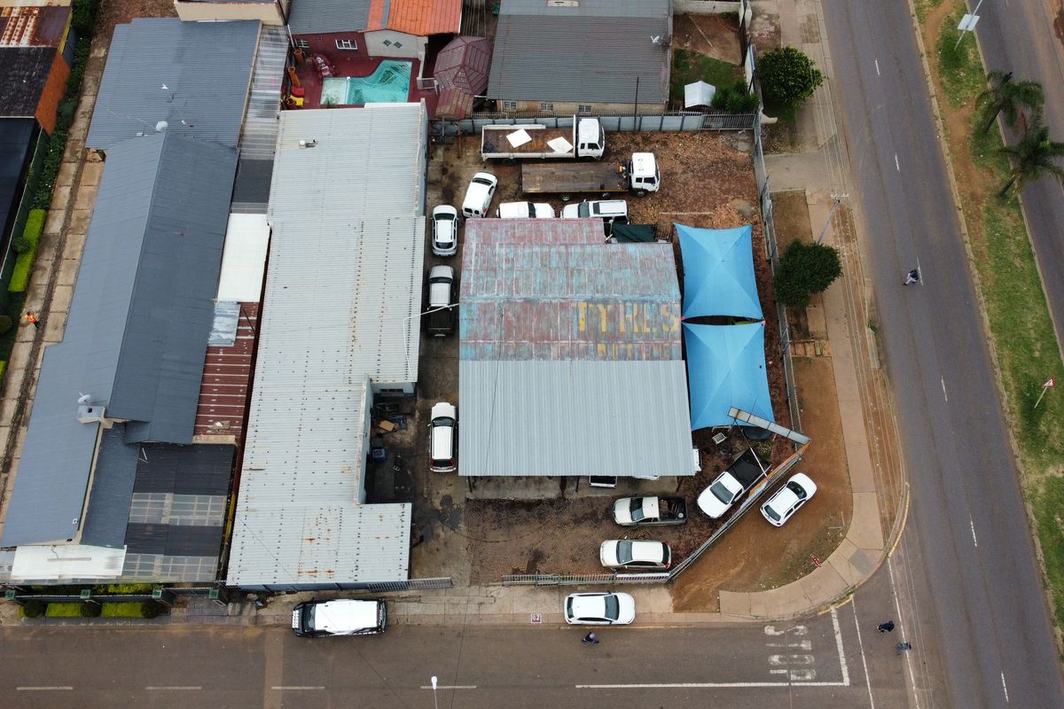 Prime Workshop For Sale – High Exposure Corner Site on Stormvoel Road - Photo 2