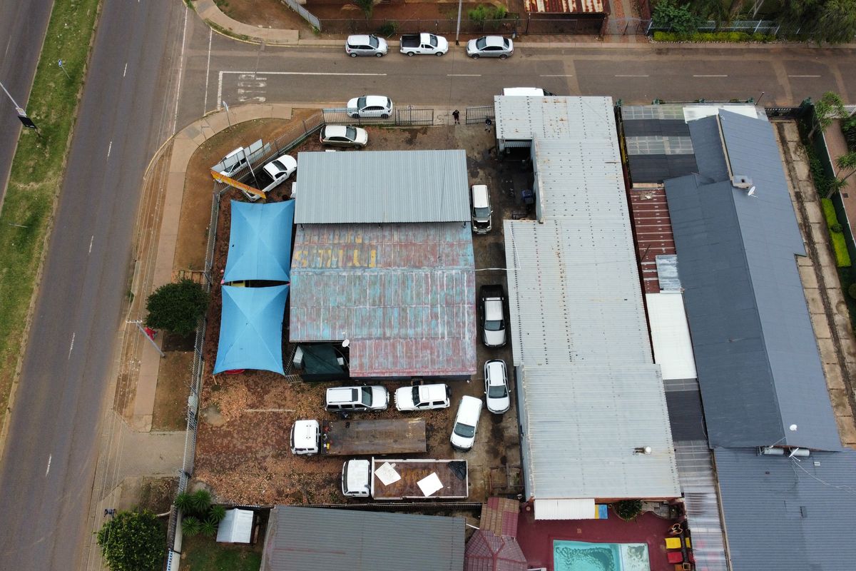 Prime Workshop For Sale – High Exposure Corner Site on Stormvoel Road - Photo 4