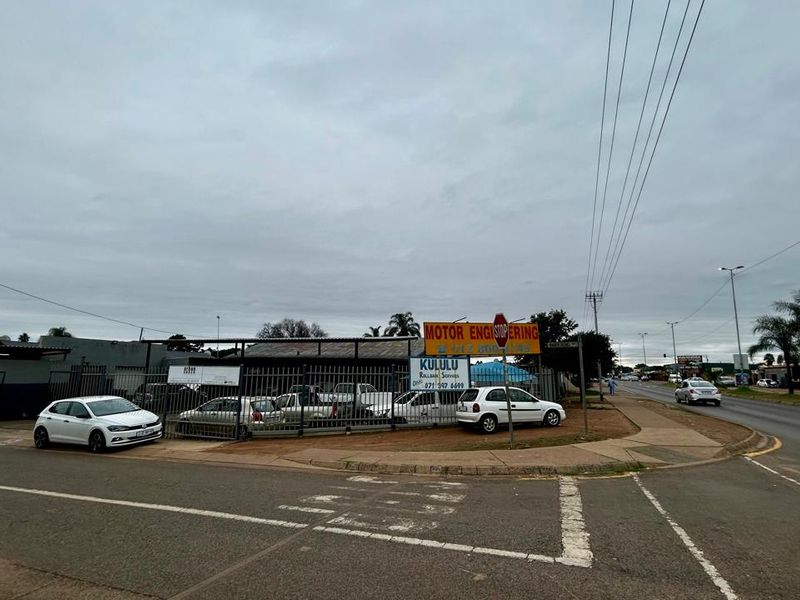 Prime Workshop For Sale – High Exposure Corner Site on Stormvoel Road - Photo 8