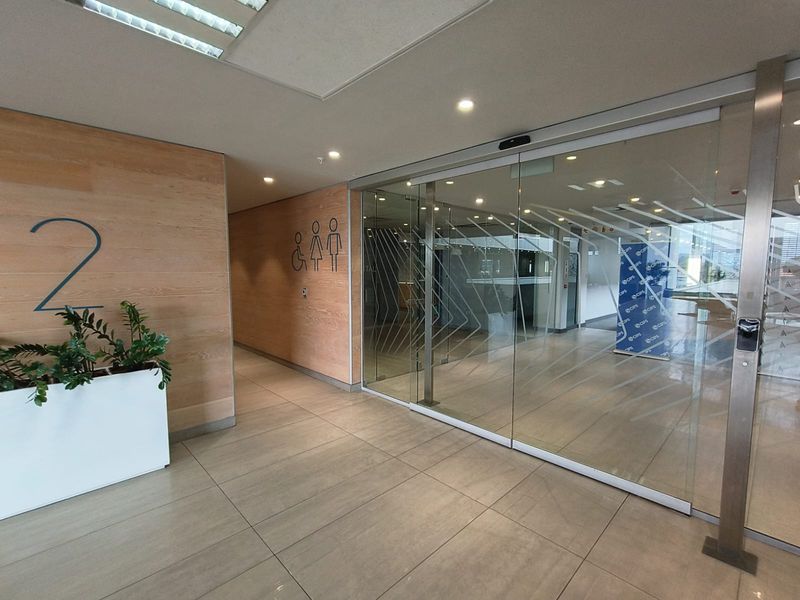 377m2 High-Impact Office Space in 5-Star Green Precinct, Exceptional Connectivity - Photo 4