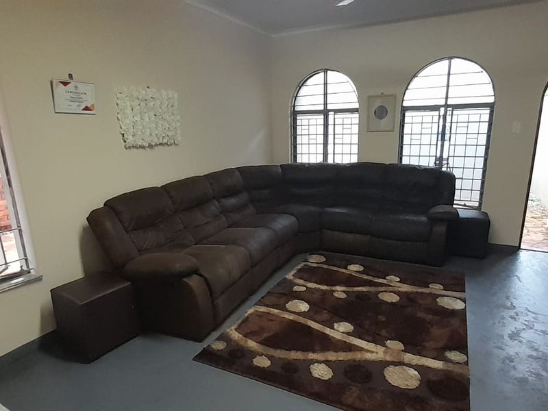 Position Your Business where People Already are, 120m2 Office Space on a Busy Main Road, Garsfontein - Photo 5