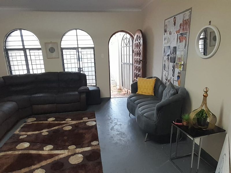Position Your Business where People Already are, 120m2 Office Space on a Busy Main Road, Garsfontein - Photo 6