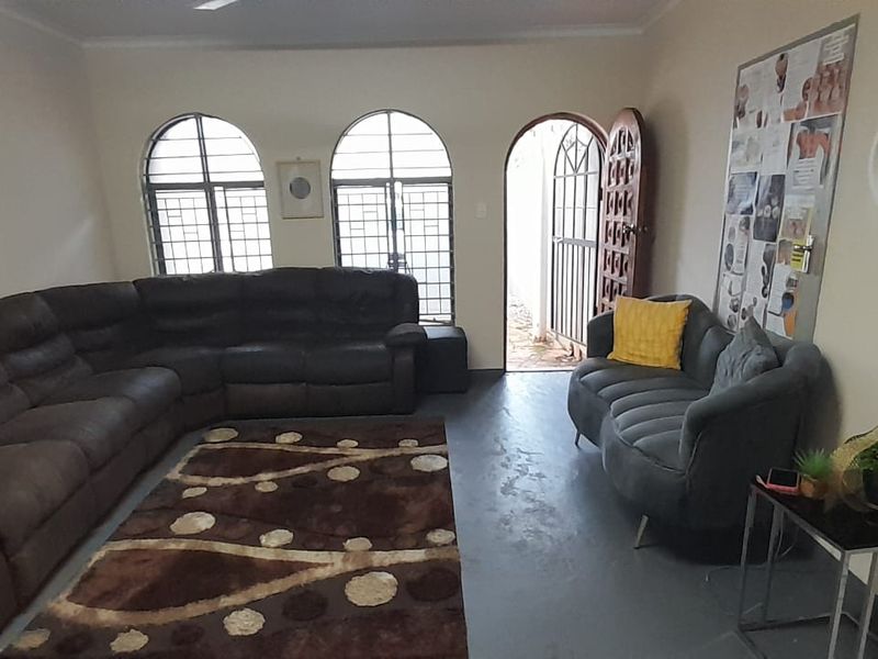 Position Your Business where People Already are, 120m2 Office Space on a Busy Main Road, Garsfontein - Photo 4