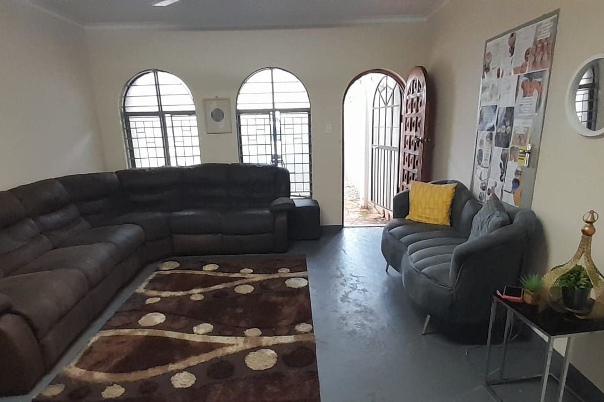 Position Your Business where People Already are, 120m2 Office Space on a Busy Main Road, Garsfontein - Photo 4