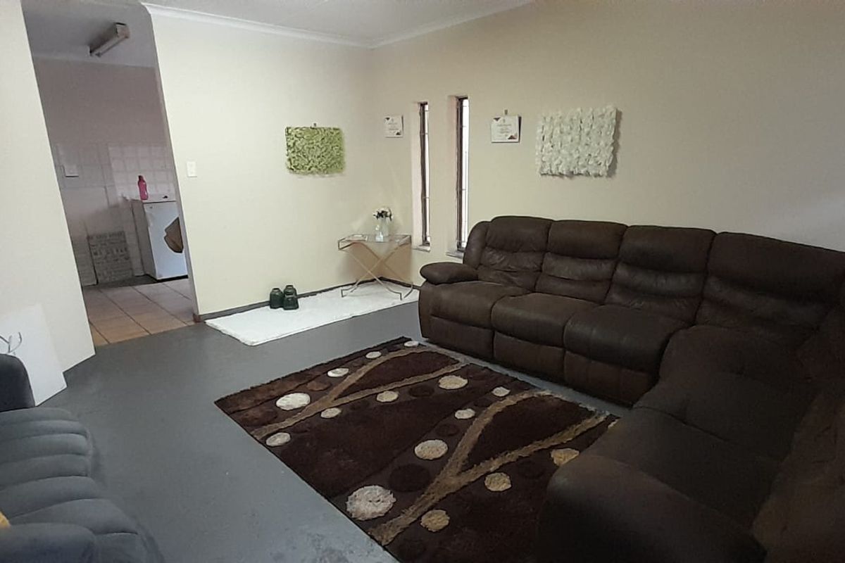 Position Your Business where People Already are, 120m2 Office Space on a Busy Main Road, Garsfontein - Photo 2