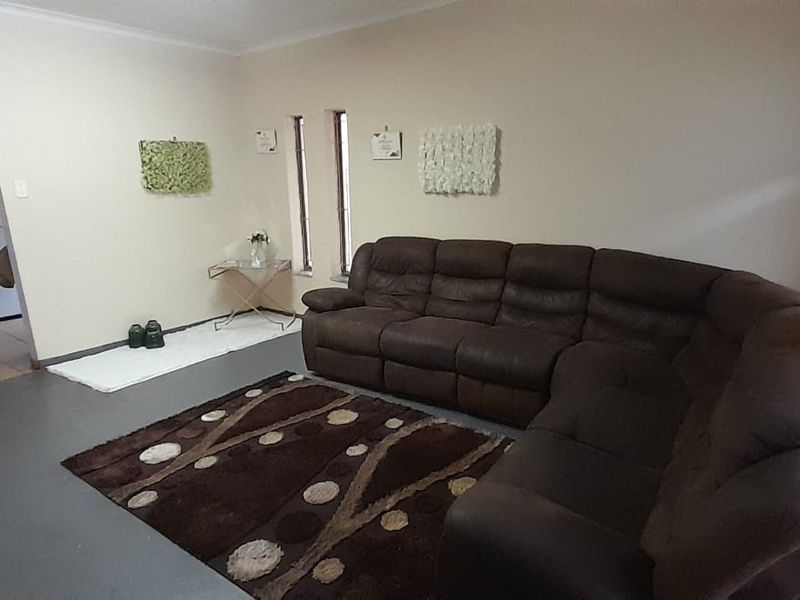 Position Your Business where People Already are, 120m2 Office Space on a Busy Main Road, Garsfontein - Photo 3