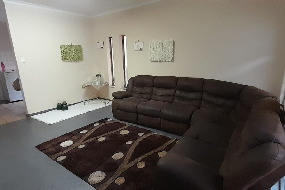 Position Your Business where People Already are, 120m2 Office Space on a Busy Main Road, Garsfontein - Photo 3