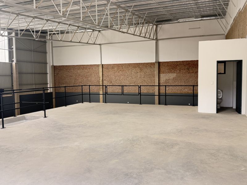 Prime 785m2 Warehouse To Let in Secure Silverview Business Park | High Exposure, Excellent Accessibi - Photo 10