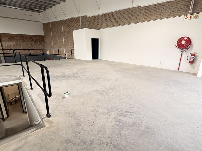 Prime 785m2 Warehouse To Let in Secure Silverview Business Park | High Exposure, Excellent Accessibi - Photo 9