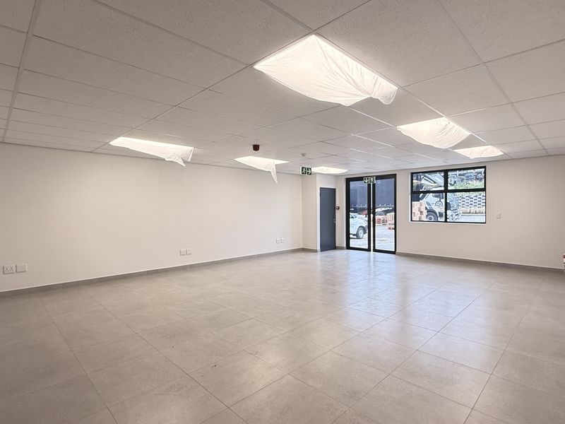 Prime 785m2 Warehouse To Let in Secure Silverview Business Park | High Exposure, Excellent Accessibi - Photo 8