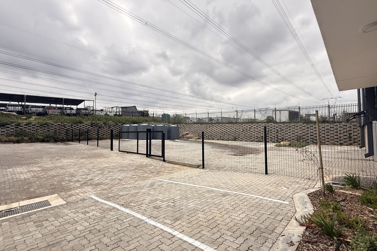 Prime 785m2 Warehouse To Let in Secure Silverview Business Park | High Exposure, Excellent Accessibi - Photo 4