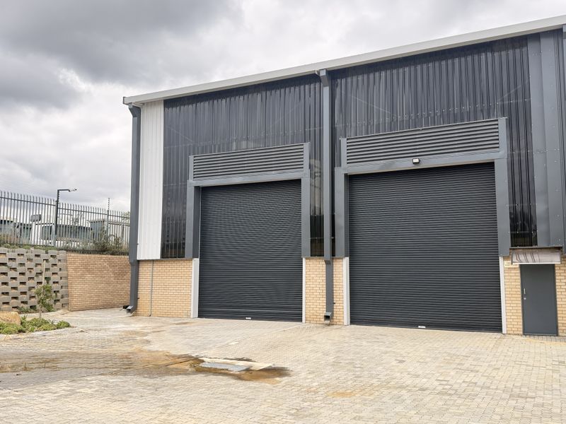 Prime 785m2 Warehouse To Let in Secure Silverview Business Park | High Exposure, Excellent Accessibi - Photo 3