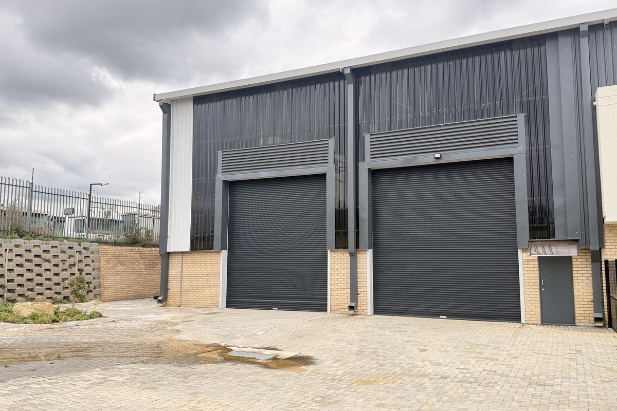 Prime 785m2 Warehouse To Let in Secure Silverview Business Park | High Exposure, Excellent Accessibi - Photo 3