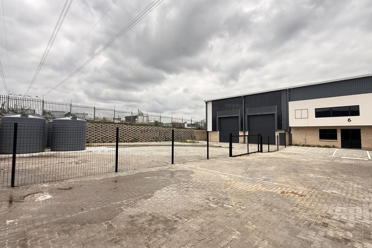 Prime 785m2 Warehouse To Let in Secure Silverview Business Park | High Exposure, Excellent Accessibi - Photo 2