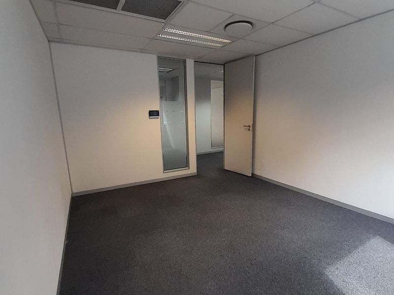 Compact Ready to Work Office in Hertford Office Park, Midrand - Photo 10
