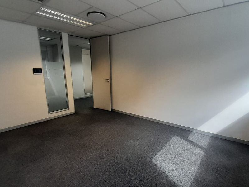 Compact Ready to Work Office in Hertford Office Park, Midrand - Photo 8