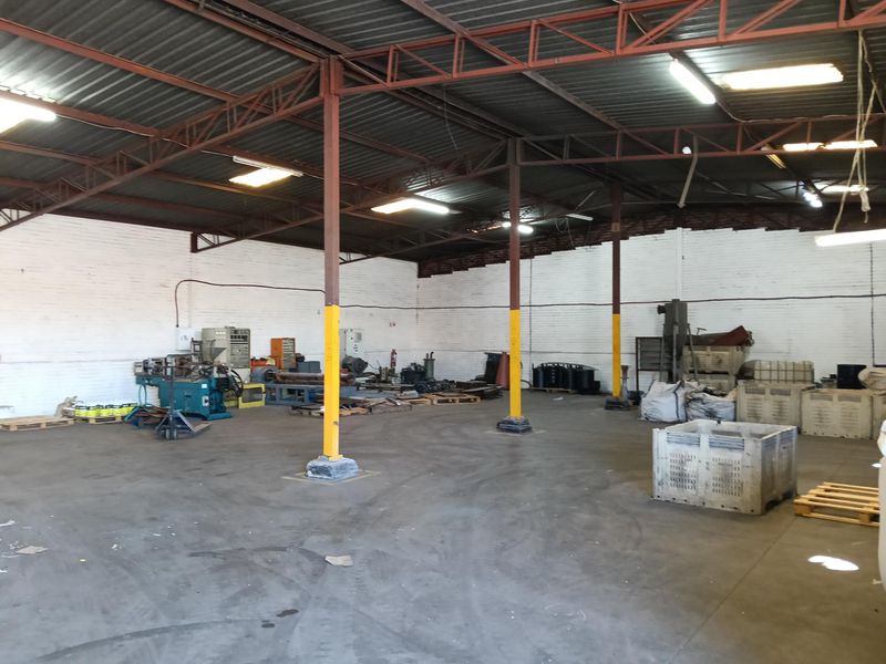 Warehouse to let - Photo 4