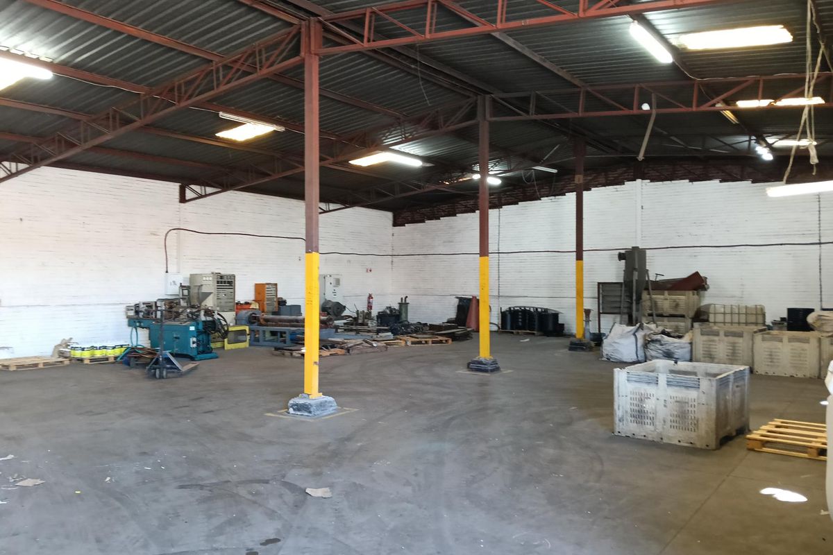 Warehouse to let - Photo 4