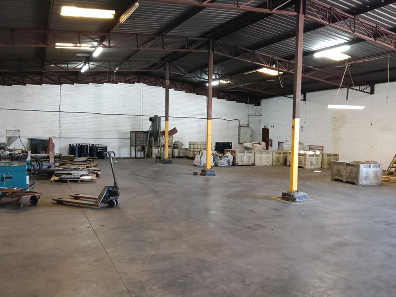 Warehouse to let - Photo 3