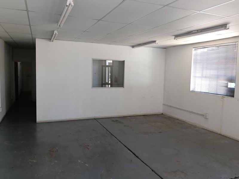 Warehouse to let - Photo 5