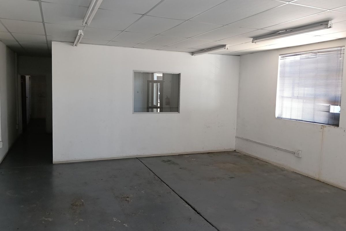 Warehouse to let - Photo 5