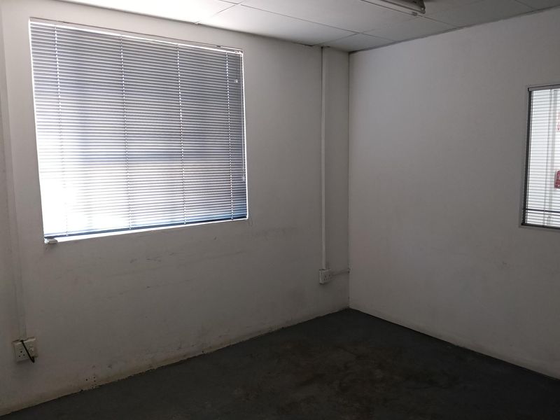 Warehouse to let - Photo 7