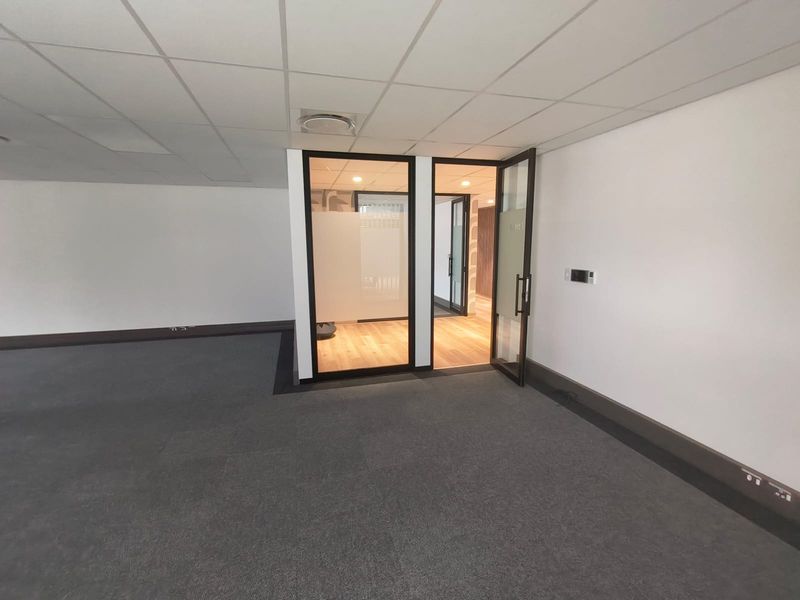 Modern 90m2 Flexi Office Space To Let in Prime West End Office Park, Die Hoewes Business Hub - Photo 10