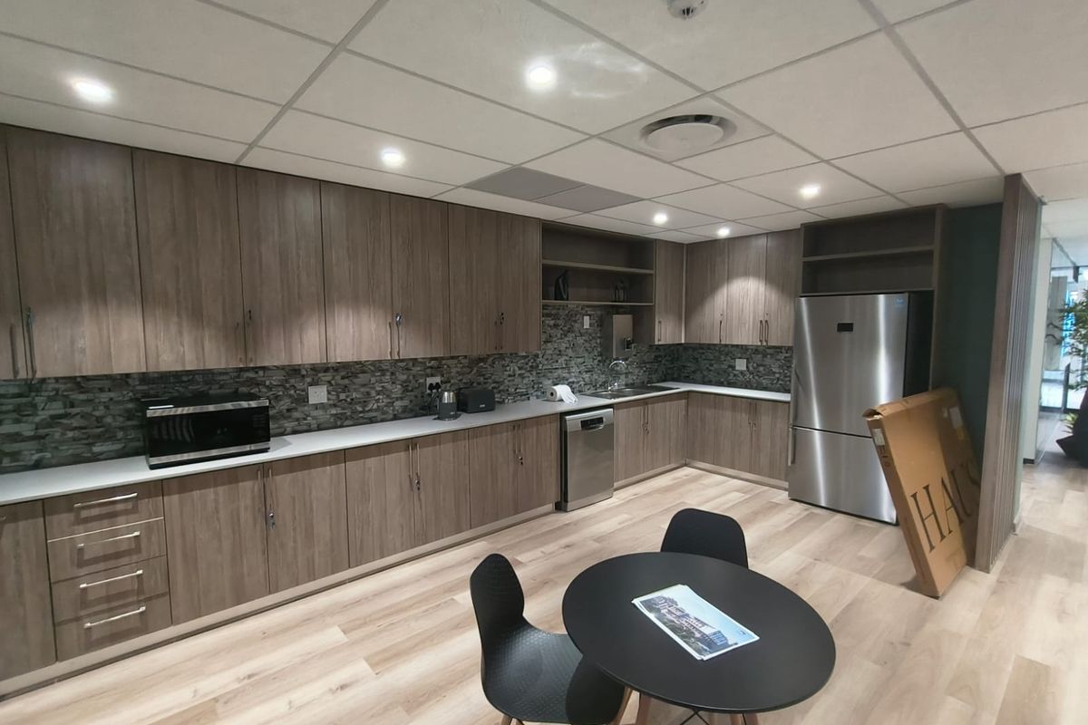 Modern 90m2 Flexi Office Space To Let in Prime West End Office Park, Die Hoewes Business Hub - Photo 3