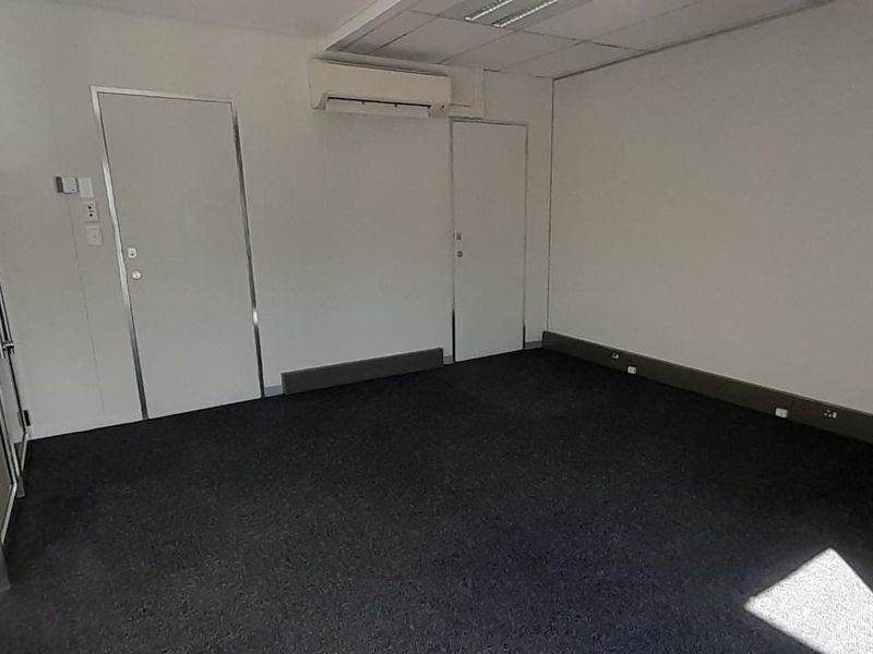 Compact Professional 23m2 Office with Excellent access - Photo 10