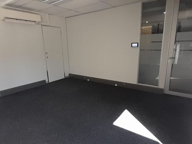 Compact Professional 23m2 Office with Excellent access - Photo 7