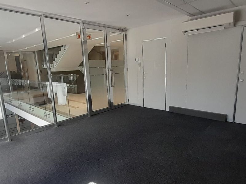 Compact Professional 23m2 Office with Excellent access - Photo 6