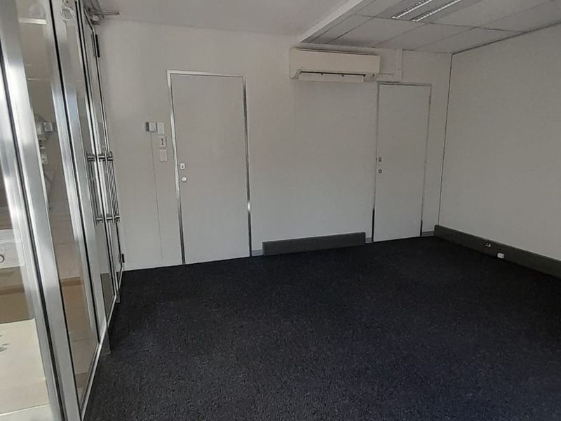 Compact Professional 23m2 Office with Excellent access - Photo 9